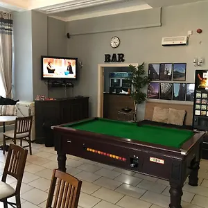 Hotel West & Bar